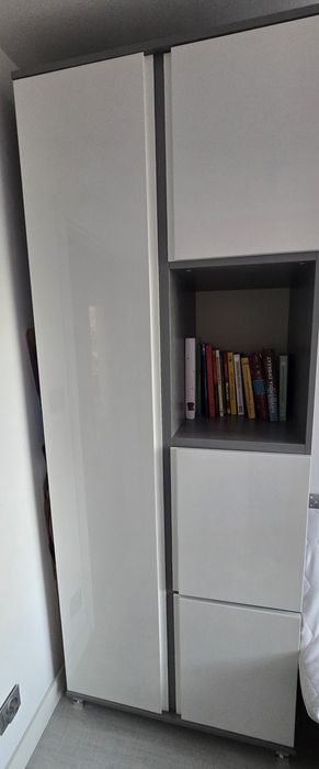 Szafa biało-szara