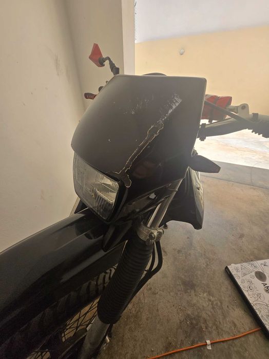 Vendo yamaha Xt600 e 2002 com direccao torta de resto ta pronta a andar e so meter gasolina e fazerem uma revisao