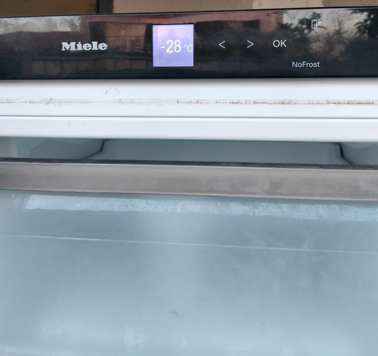 Arca congeladora Miele perfeita preta