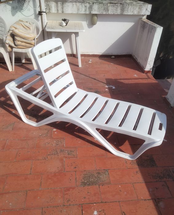 Espreguiçadeira de Jardim Regulável – Branca