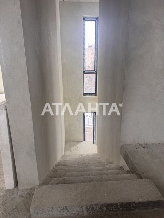 Продаж комерційної будівлі 887 м² з ліфтом