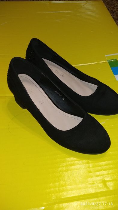 Жіночі замшеві туфлі