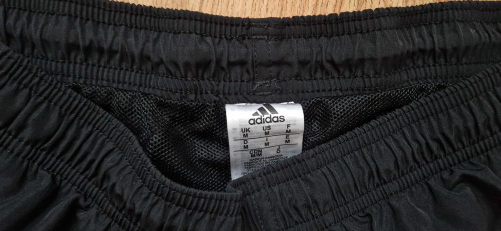 Czarne spodenki sportowe Adidas M z siatką