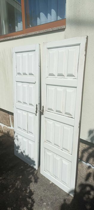 Portas de armário antigo em madeira maciça