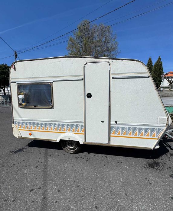Caravana portuguesa com avançado 10m2, equipada e com documentos legais