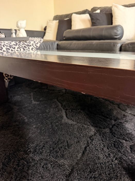 Mesa de centro em madeira maciça E vidro