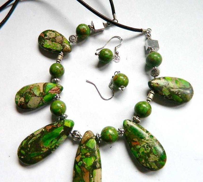 Zielony jaspis cesarski, okazały naszyjnik, kolia i kolczyki, komplet