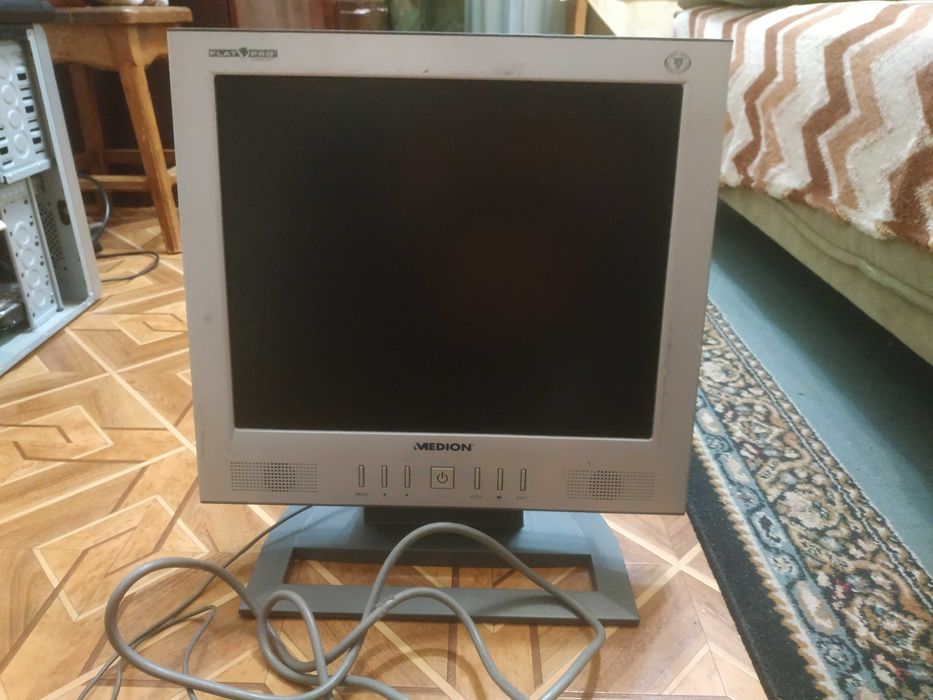 Монитор со встроенными динамиками