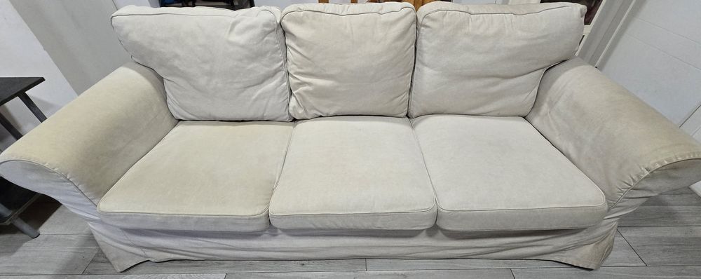 Sofá IKEA-Modelo EKTORP