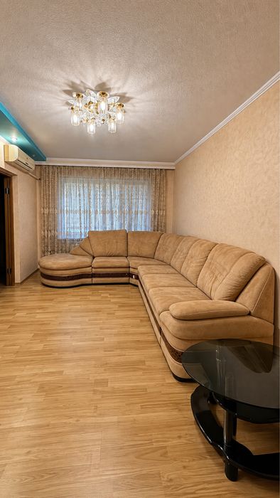 Простора 4-кімнатна квартира з великим балконом