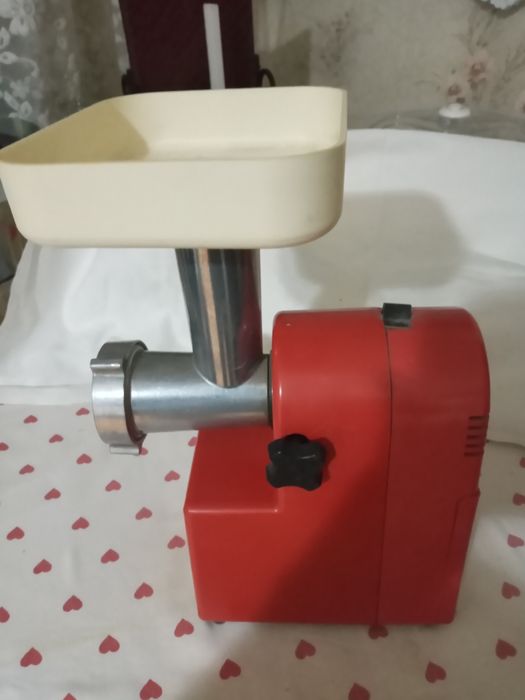 Продаю электромясорубку в отличном состоянии