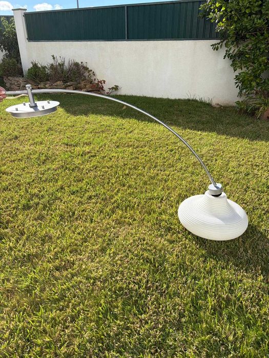 Candeeiro de Teto Moderno com Braço Curvo Suspenso