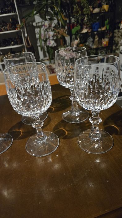 Kieliszki kryształowe.