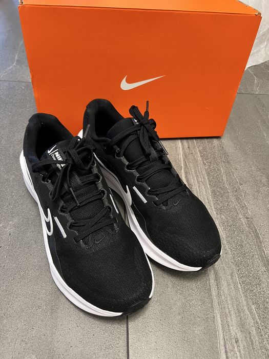 Nike бігові кросівки 41 розмір