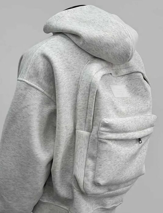 Bluza z wbudowaną kieszenią typu plecak