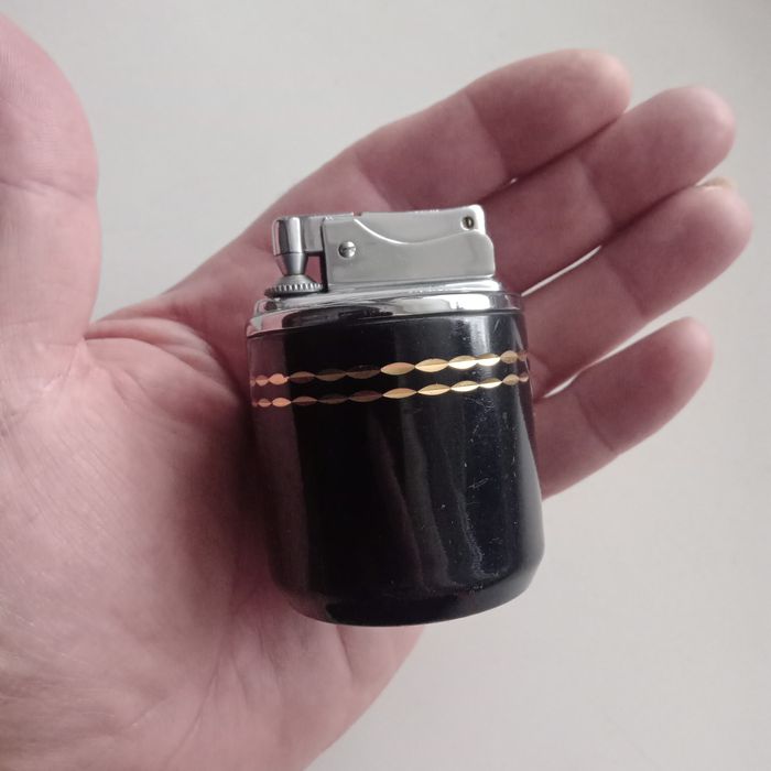 Зажигалка газовая настольная.