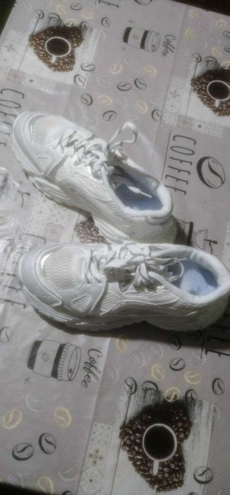 Жіночі кросівки нові