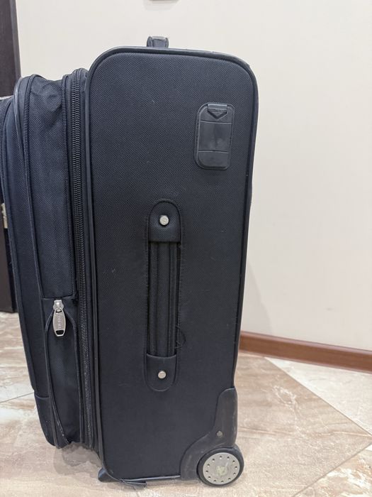 Чемодан Tesora середнього розміру