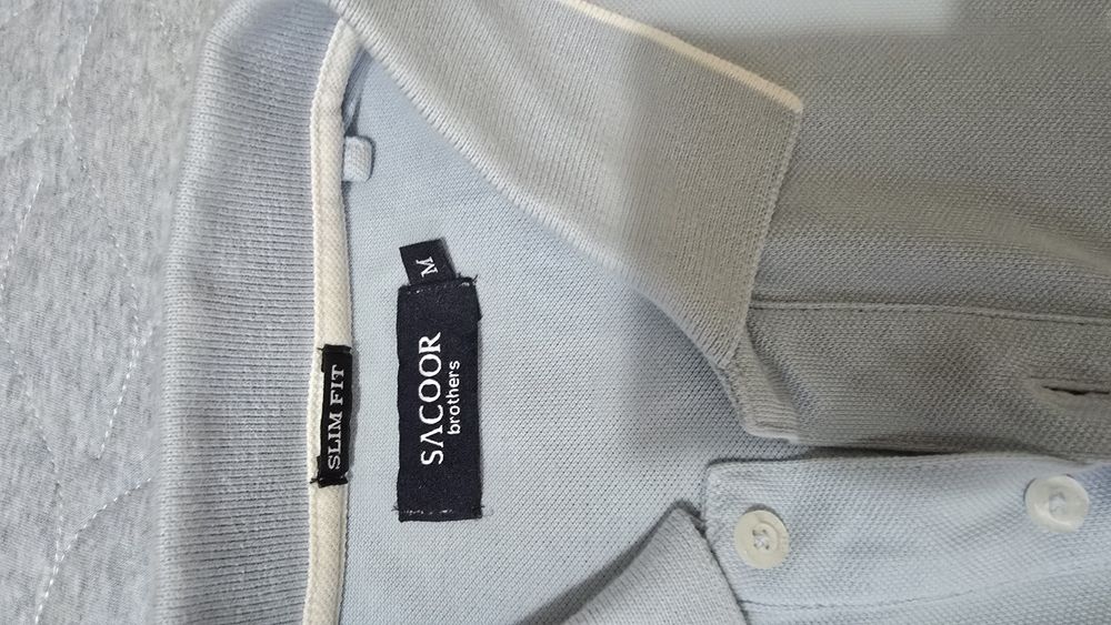 Polo Azul Claro Sacoor Brothers
Tamanho M.
Em bom estado.