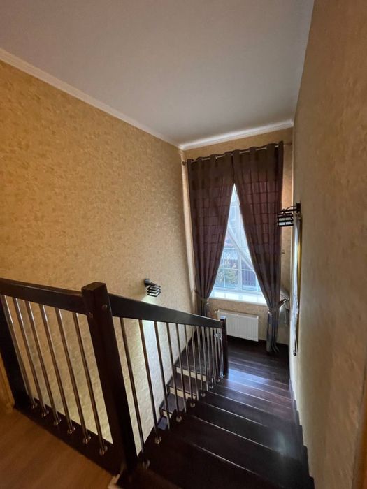 Оренда приватного будинку з зеленою зоною, терасою і гаражем.ЦЕНТР