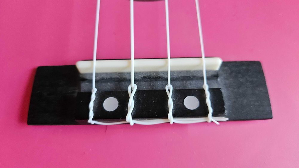 Ukulele różowe dla początkujących, uszkodzone