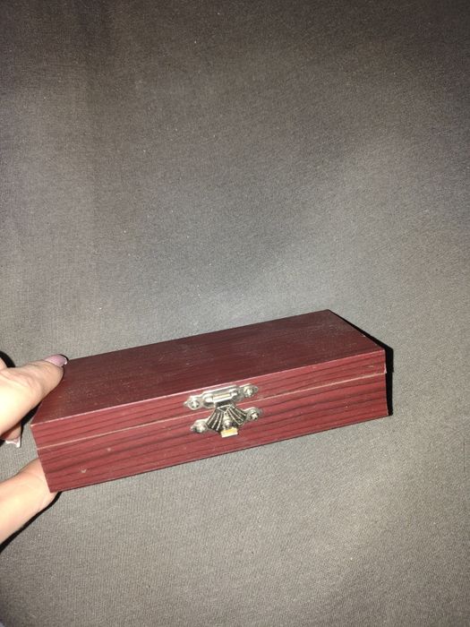 Trybuszon w etui w wiśniowym drewnie otwieracz do wina