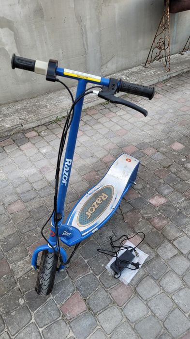 Елекросамокат Razor E300