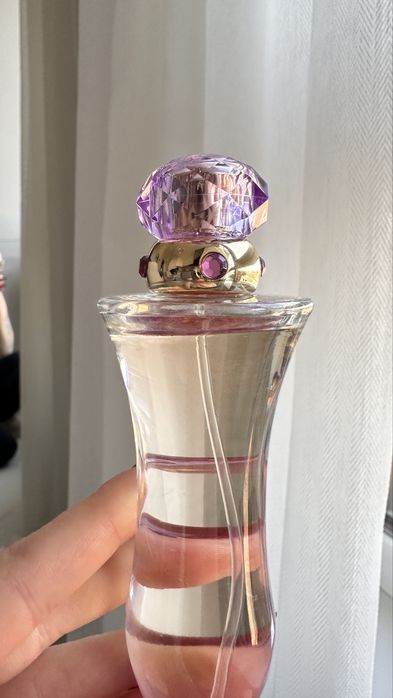 парфумована  вода Versace Woman від італійського модного дому Versace.