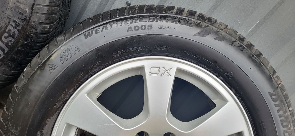 2шт 235 65 r17 Bridgestone 5мм рік 21 зима всесезонка пара резина