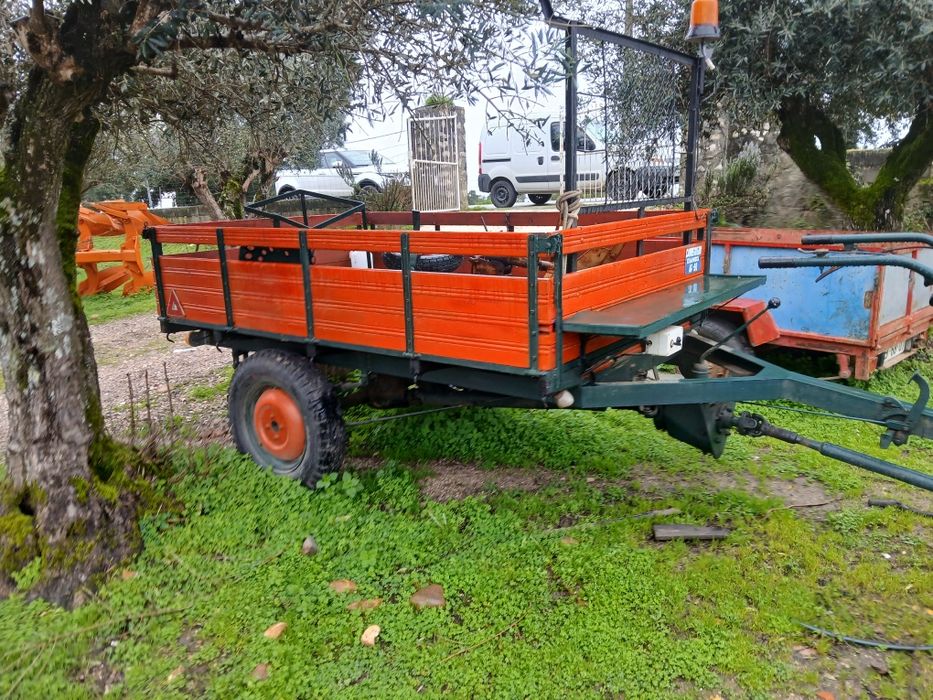 Vendo ou troco trator de varais 4x4