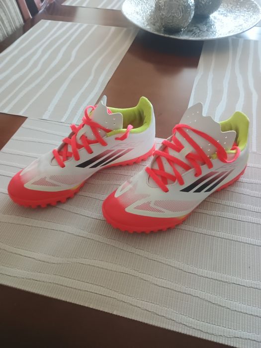 Buty sportowe halówki  Adidas r.36 jak nowe .