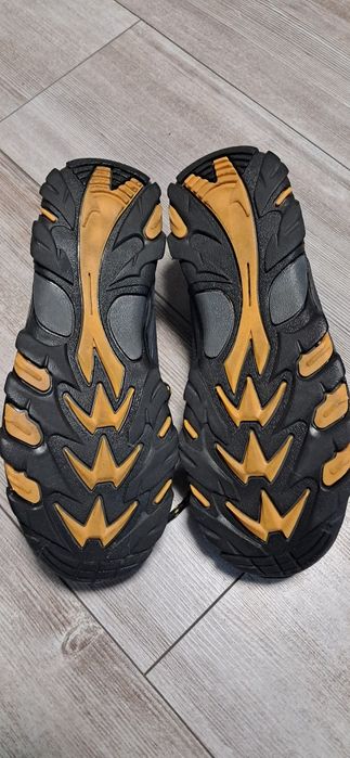 Buty trekingowe chłopięce r.39 MARTES