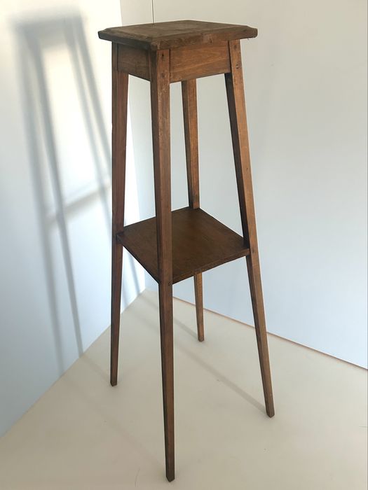 wysoki, drewniany kwietnik PRL vintage retro