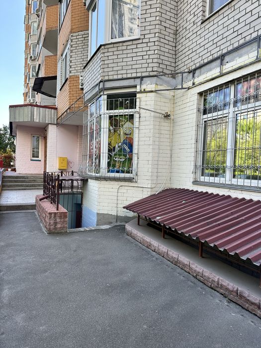 Оренда приміщення 112 м під все Ахматовой 35-А Фасад 2 входи Терміново