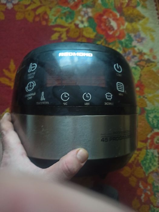 Продам мультиварку Redmond rmc m90