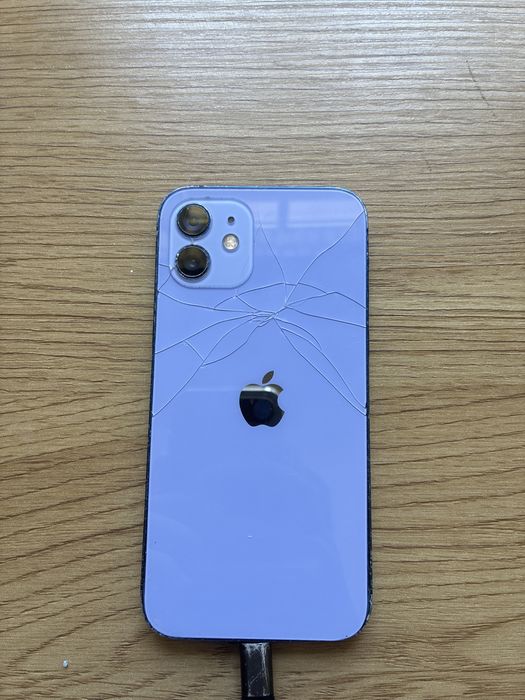 Iphone 12 funciona com bateria inchada, capa incluido