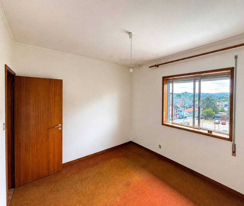 Apartamento T2+1 para Renovar | Cidade Jardim, Maia