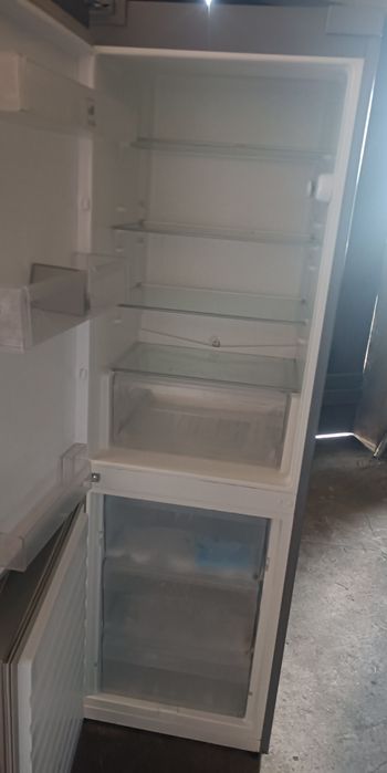 Lodówka srebna wchirpoll 189