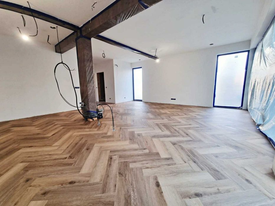 Montaż paneli LVT | winylowych | na klej | Berry Alloc | parkiety