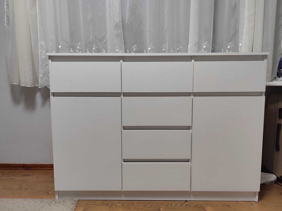 Komoda biała z szufladami