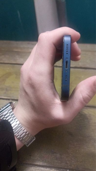 продам айфон 12/64