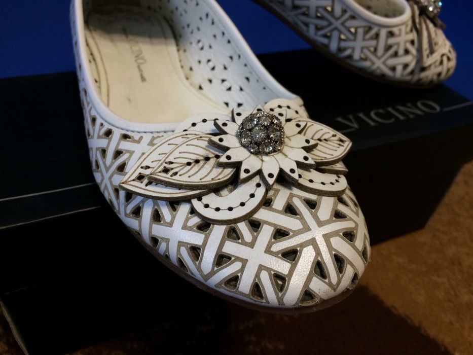 Белые кожаные балетки VICINO 39 размер