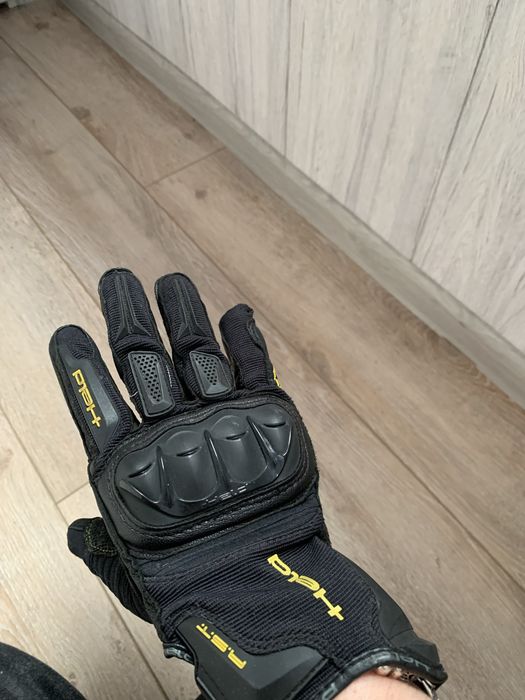 Моторукавиці held