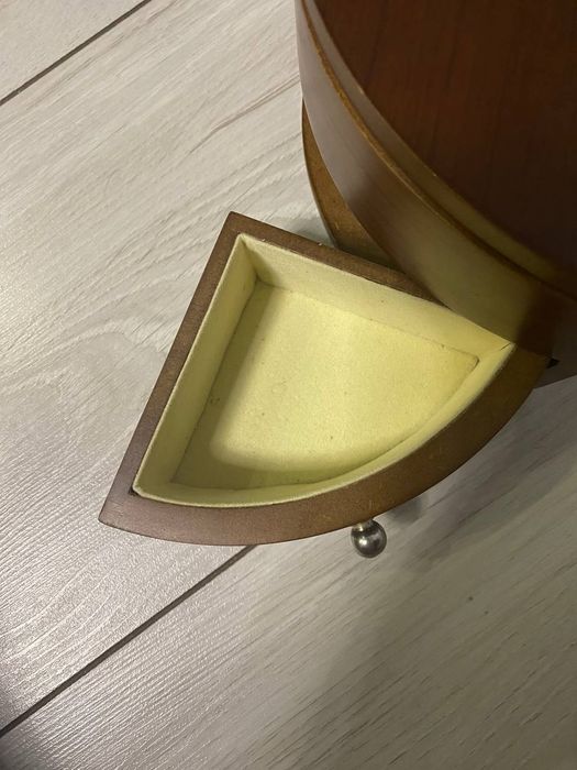 Скринька для прикрас, шкатулка