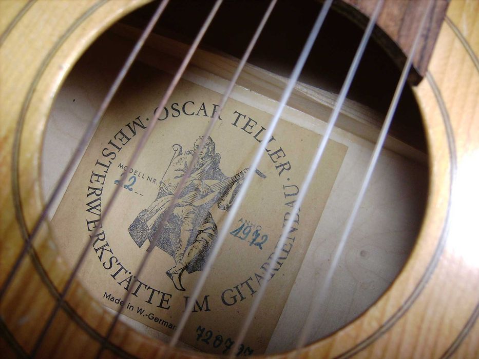 продам акустическую гитару