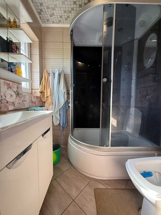 Продається власний цегляний будинок  в с.Луг  Львівської області.