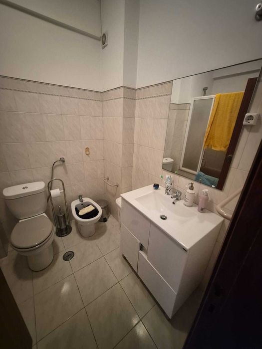 Quarto para arrendamento com WC