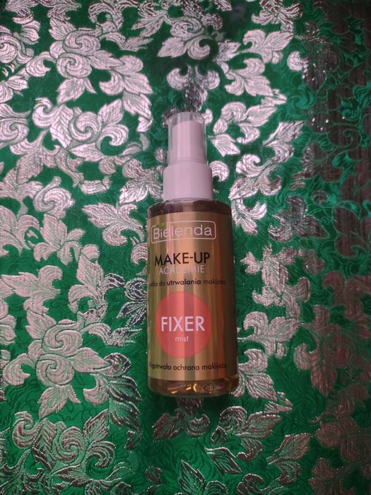 Super okazja! Mgiełka  utrwalająca  makijaż  fixer  Bielenda