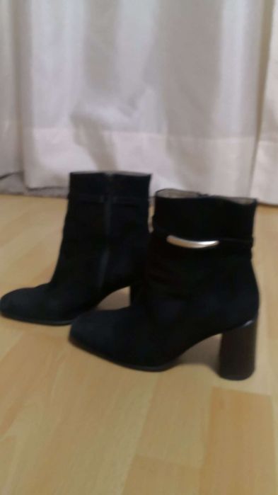 Buty czarne NEXT rozmiar 37 skóra naturalna zamsz botki na słupku obca