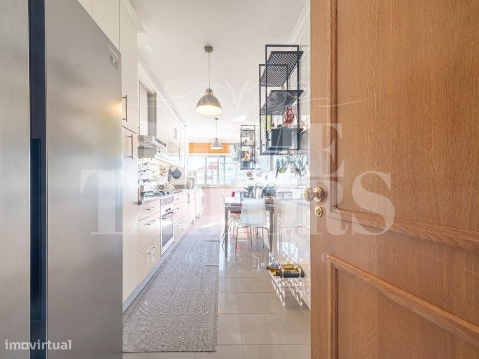 Apartamento T2 com Garagem e Arrecadação , Sala de Estar e Jantar e...